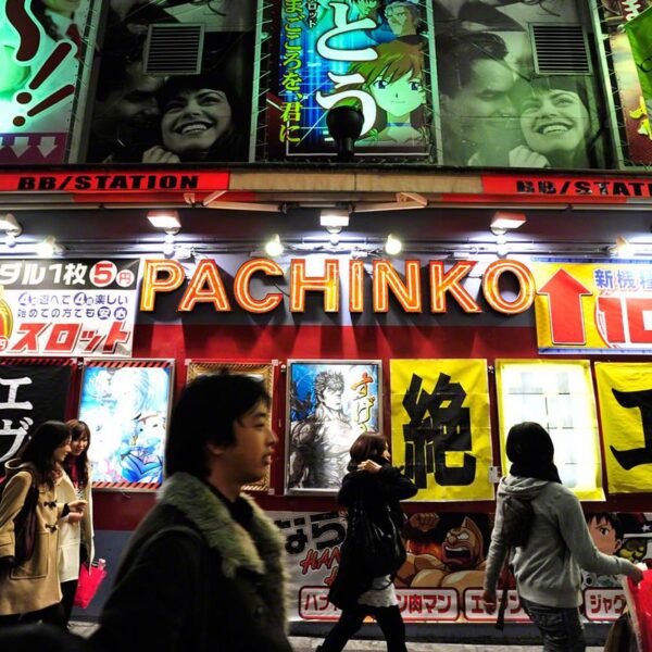 パチンコ店探訪： 魅力的な日本のギャンブル・アドベンチャー